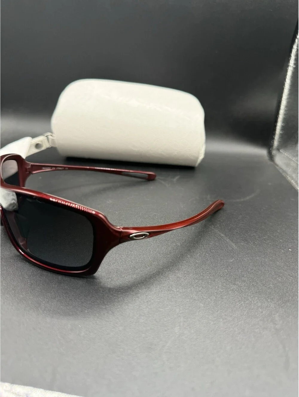 Oakley Break Up Scarlet/Black-Gray Gradient Lenses OO9202-02